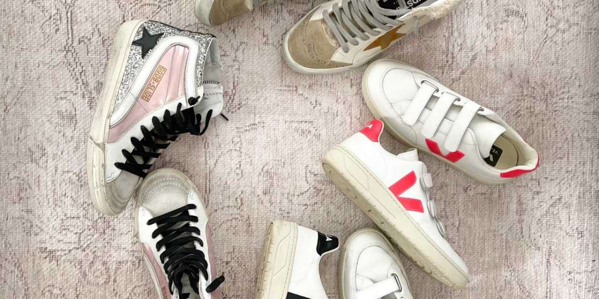 Golden Goose Sneakers are