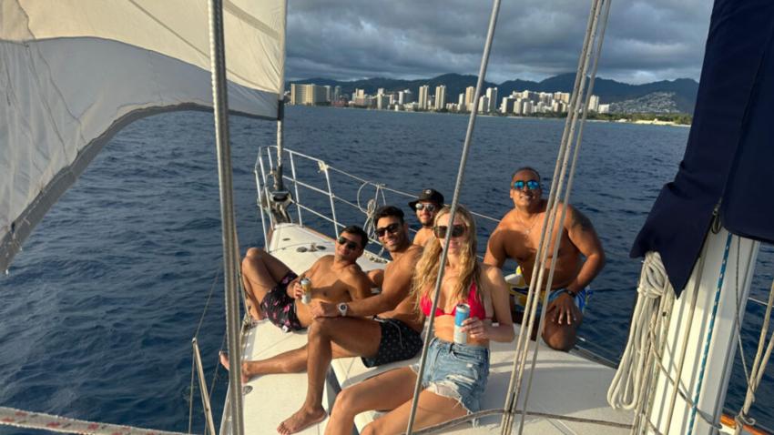 Surf, Sail, and Swim: Your Ultimate Guide to Water Activities in Waikiki | Ekonty