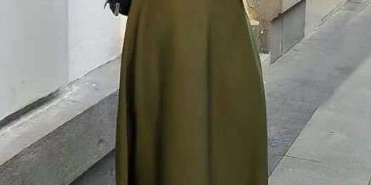 Top 5 Tips for Buying Women’s Abayas Online