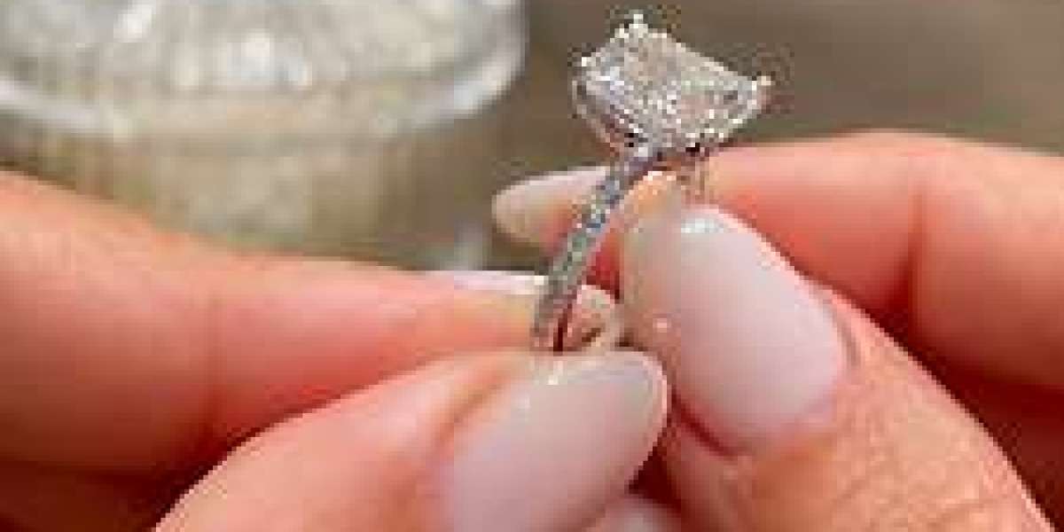 What Are the Indicators of a Genuine Diamond Wedding Ring