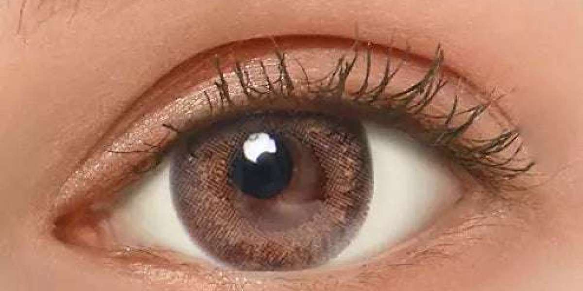 The Rising Popularity of Brown Contacts in Fashion Trends