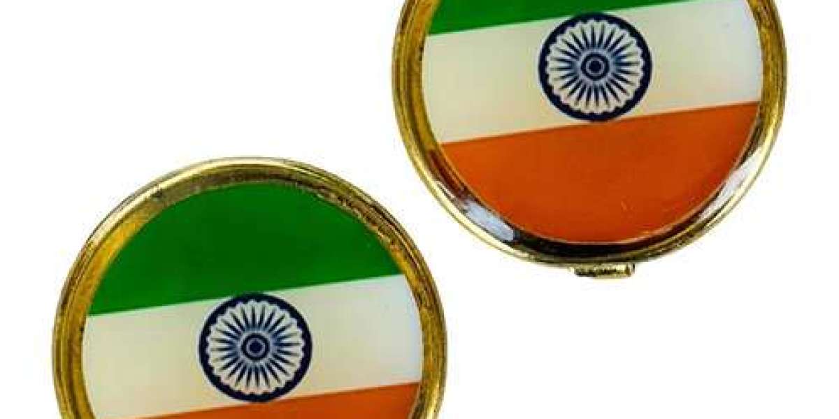 Patriotic Accessories: Republic Day Badges and Flag Brooches