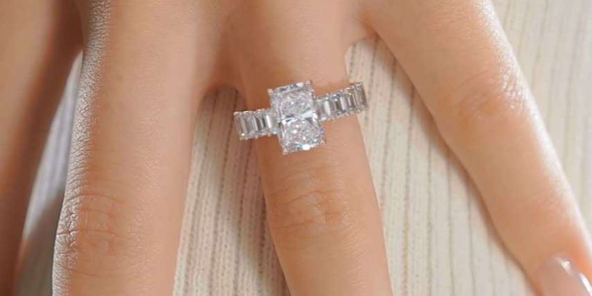 Reasons to Buy Engagement Rings Online in the USA