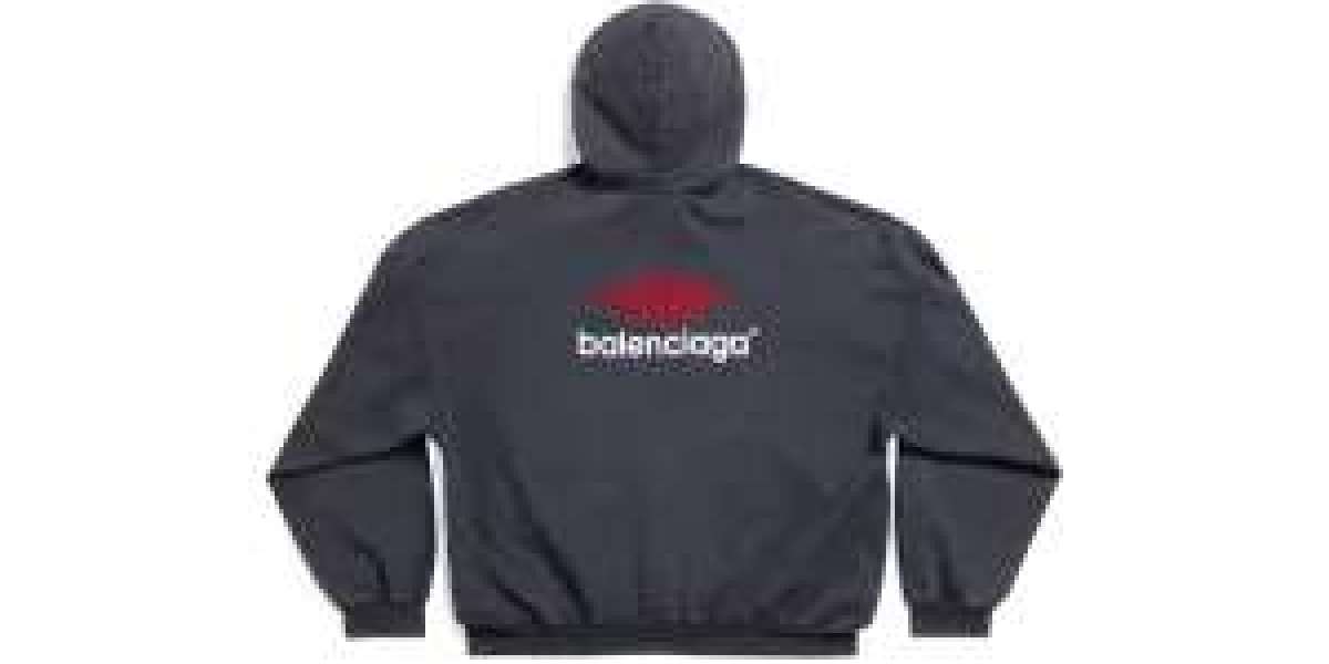 Balenciaga Official, A Legacy of Innovation and Luxury