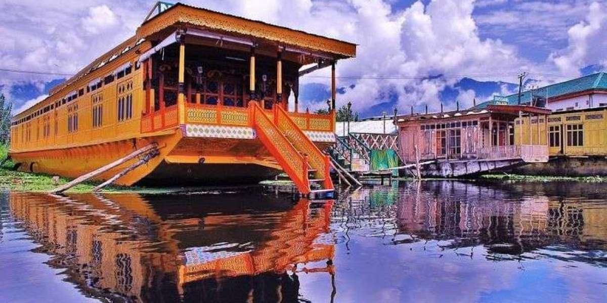 Why a Houseboat Kashmir Stay is Unmissable