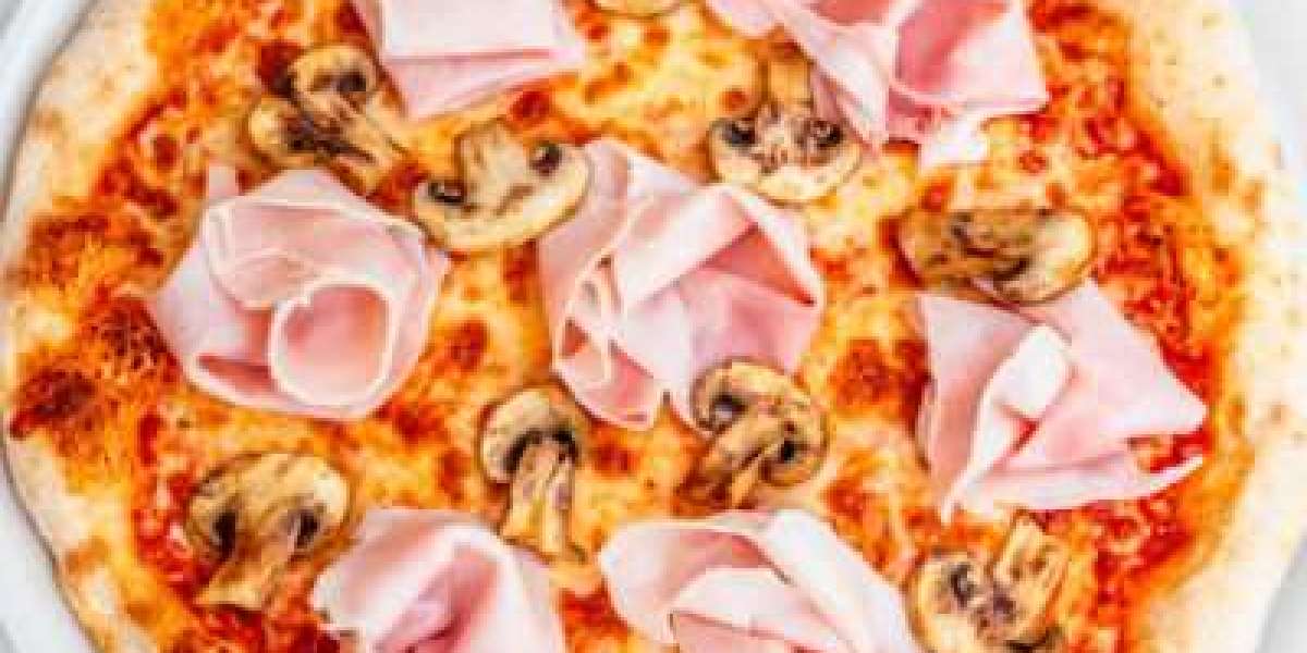 The Best Pizza in Puerto Banús – Hot, Fresh, and Delivered to Your Door Now