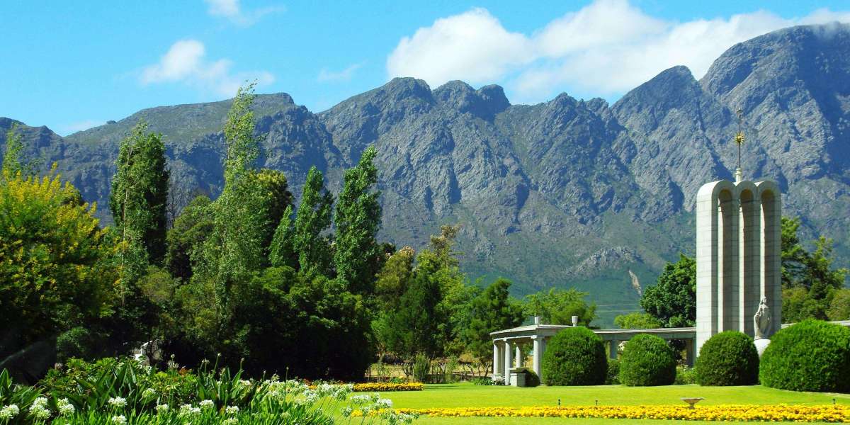 Exploring South Africa: A Comprehensive Guide to Peninsula and Garden Route Tours