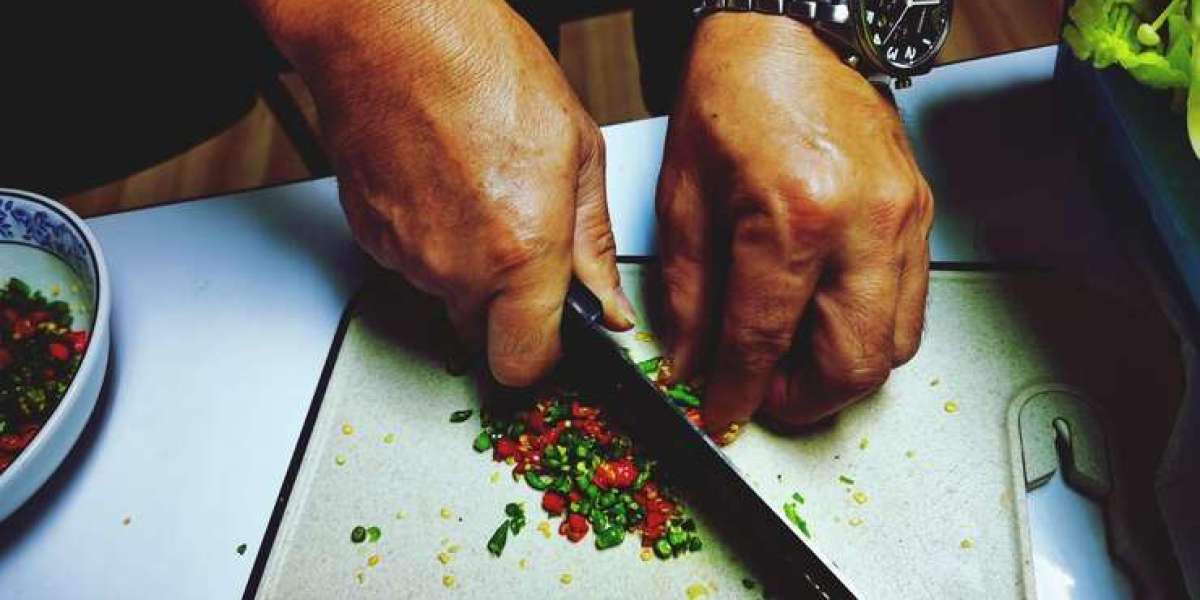 Chef Knife vs Santoku: Key Differences and How to Choose Wisely