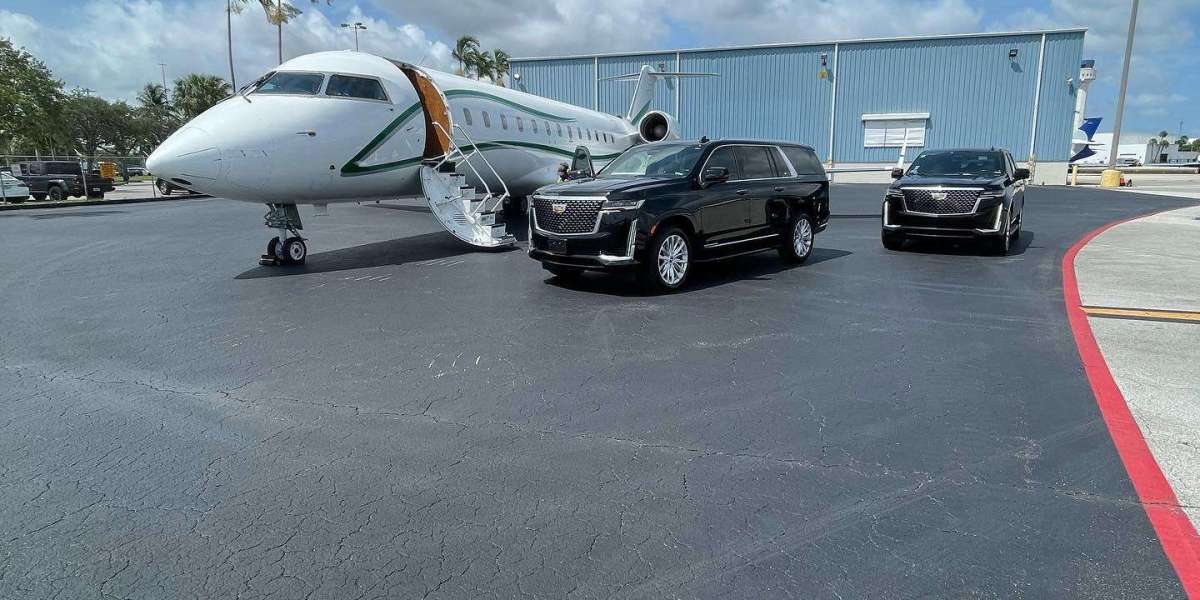 Why Choose a Miami Limo Rental and Airport Limo Miami for Business Travel