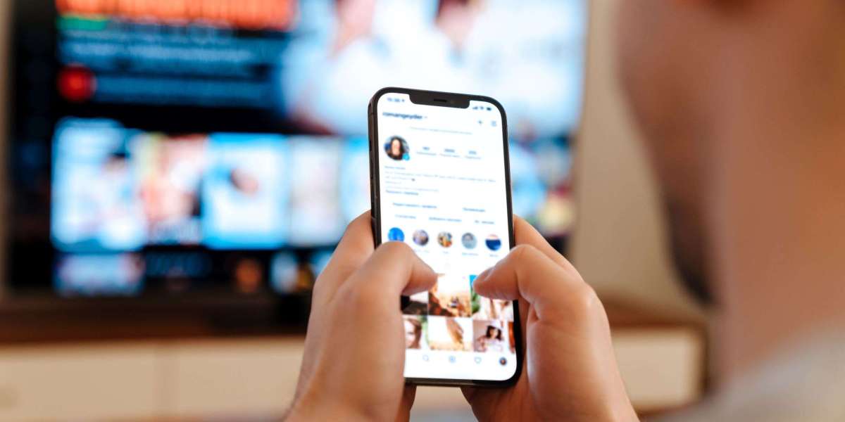 Cross-Platform Mobile Advertising: Navigating Growth in a Multi-Device World